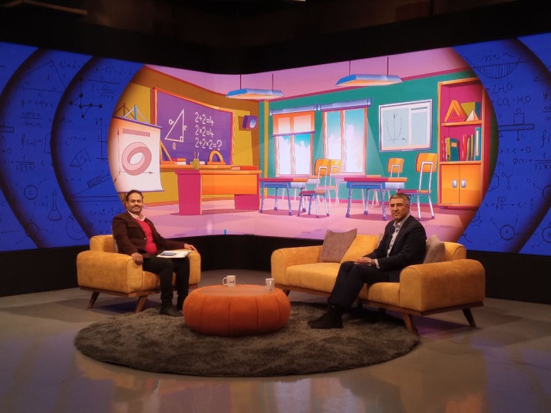 آموزگار پخش شده است