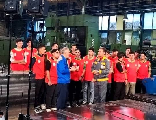 لباس کار پخش شده است