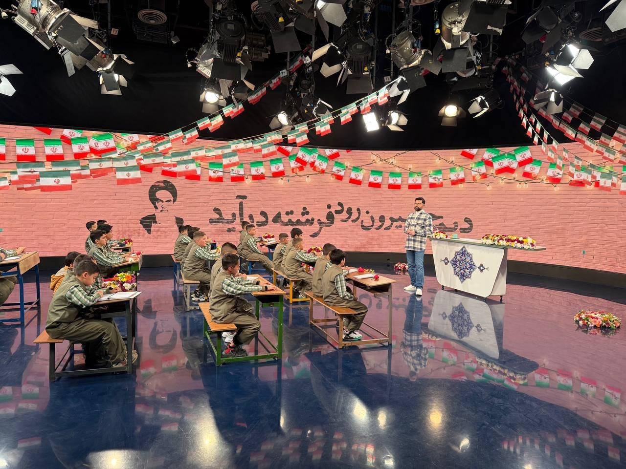 ویژه برنامه «همشاگردی سلام» امشب به مناسبت 22 بهمن