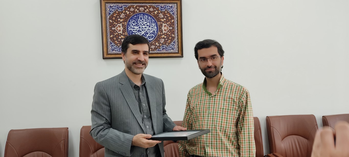 مدیرعامل بنیاد برهان در نامه‌ای از مدیر شبکه آموزش سیما به‌دلیل برگزاری شایسته و خلاقانه دومین دوره بین‌المللی «جایزه معلم» تقدیر کرد.